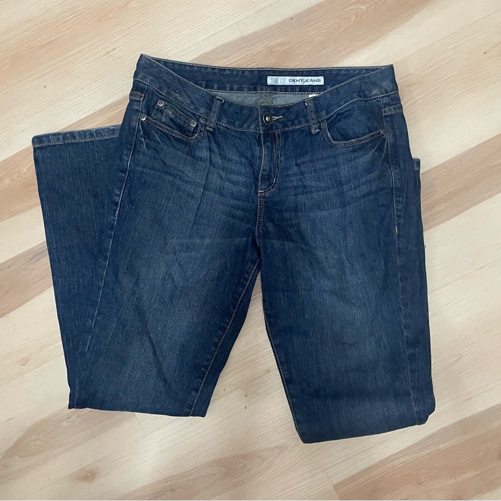 DKNY Women’s Mid-Rise Straight Leg Style #KCMUJ334 Dark Wash Size 14